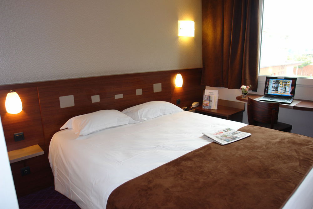 Brit Hotel Rennes Le Castel Eksteriør billede