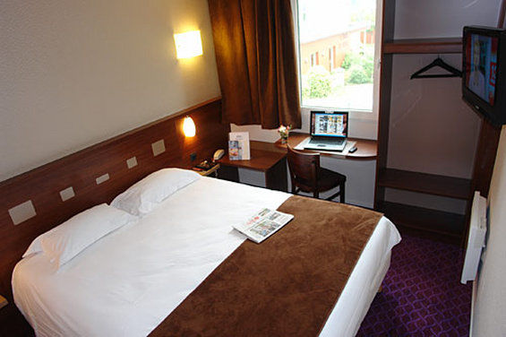 Brit Hotel Rennes Le Castel Eksteriør billede